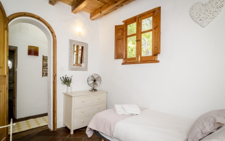 Otro ángulo de la habitación 2 (cama individual)